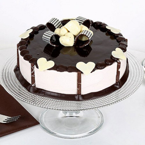 Stellar Chocolate Cake Delivery in Faridabad