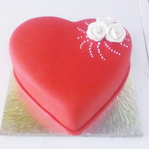Romantic Red Heart Designer Cake Delivery in Faridabad