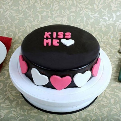 Kiss Me Valentine Cake Delivery in Faridabad
