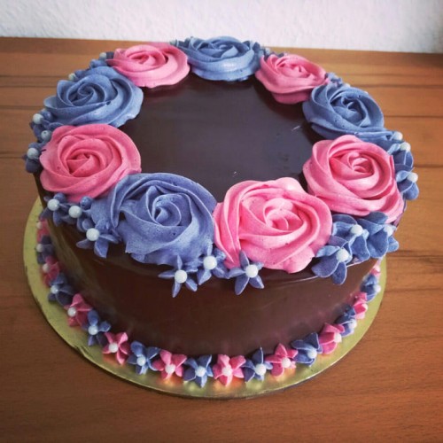 Chocolate Flower Royal Cake Delivery in Faridabad