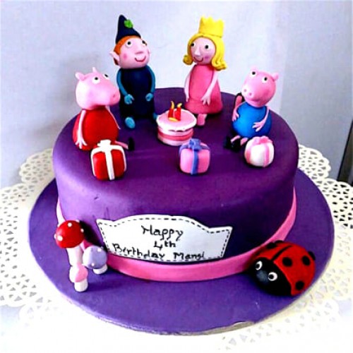 Lovely Peppa Pig Family Fondant Cake Delivery in Faridabad