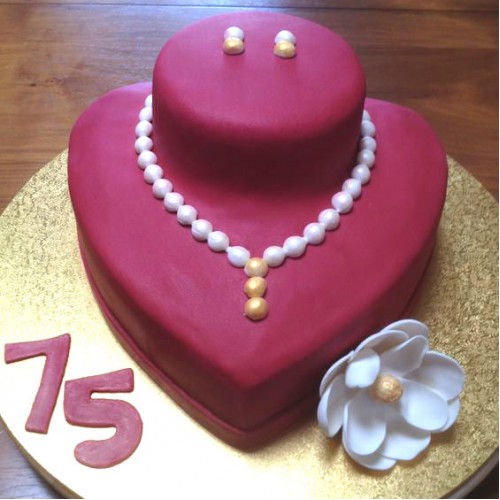Pearl Necklace Fondant Cake Delivery in Faridabad