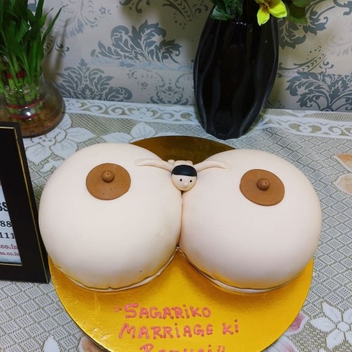 Naked Boobs Fondant Cake in Faridabad