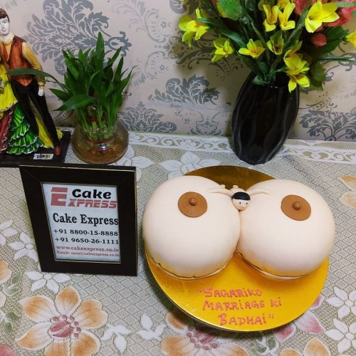 Naked Boobs Fondant Cake in Faridabad