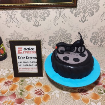 Bike on Tyre Themed Customized Cake