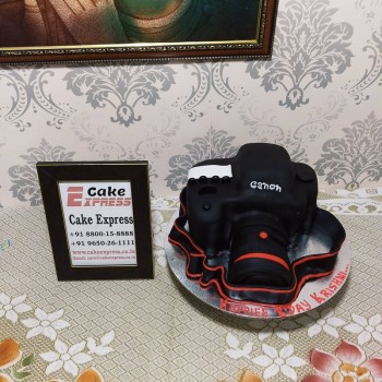 Camera Fondant Cake