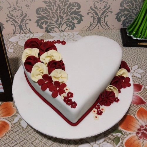 Tender Heart Designer Fondant Cake Delivery in Faridabad