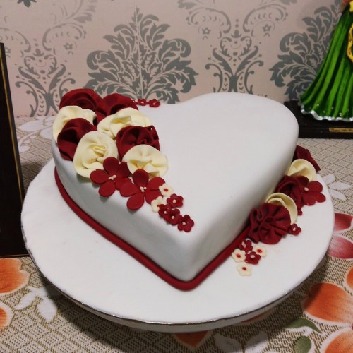 Tender Heart Designer Fondant Cake Delivery in Faridabad