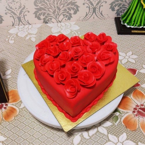 Hot Red Valentine Heart Fondant Cake Delivery in Faridabad Hot Red Valentine Heart Fondant Cake Delivery in Faridabad