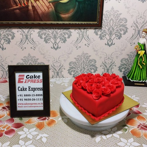 Hot Red Valentine Heart Fondant Cake Delivery in Faridabad Hot Red Valentine Heart Fondant Cake Delivery in Faridabad