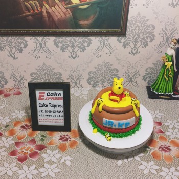 Winnie-the-Pooh Theme Fondant Cake Winnie-the-Pooh Theme Fondant Cake