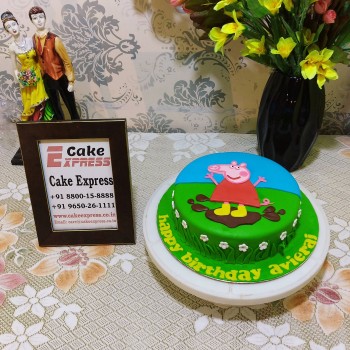 Peppa Pig Fondant Cake