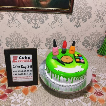 Makeup Semi Fondant Cake