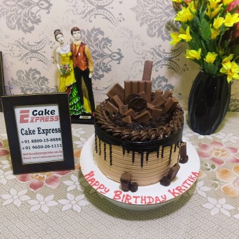 Chocolate Delight Kitkat Cake