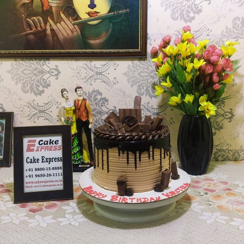 Chocolate Delight Kitkat Cake in Faridabad