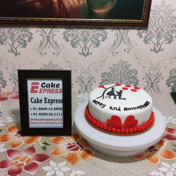 Loving Couple Romantic Fondant Cake