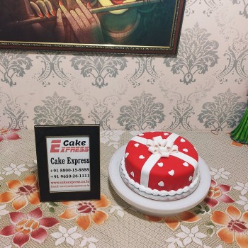 A Delectable Treat Fondant Cake