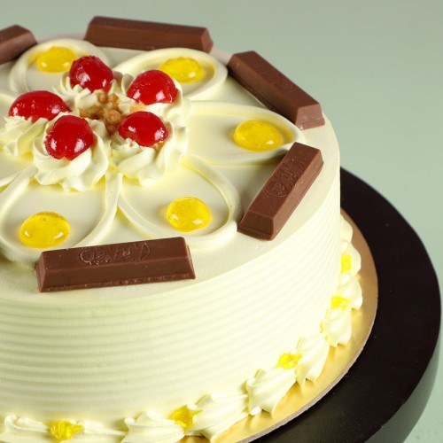 KitKat Butterscotch Cake Delivery in Faridabad